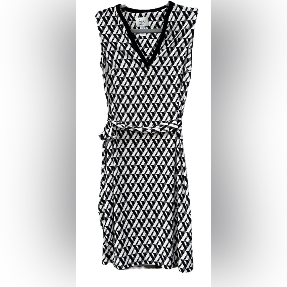 DM Collection Black & White V Neck Geometric Print Dress